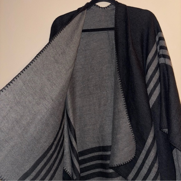 BB Dakota Women’s Reversible Grey and Black Stripped Shawl - One Size - Picture 3 of 10